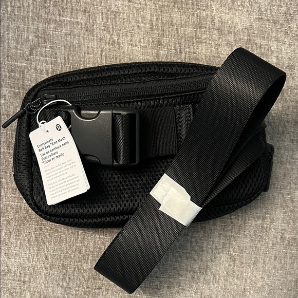 lululemon athletica Black Knit Mesh Belt Bag NEW - Picture 3 of 5